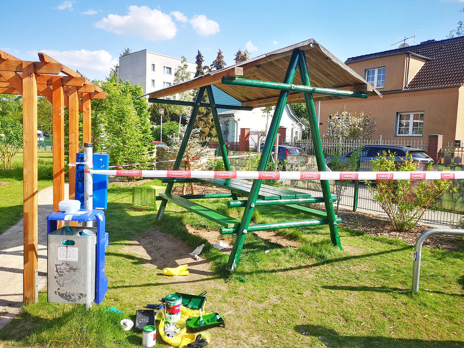 Gartenaktion – Bank streichen am 12.05.2023 im “Grünen Eck”