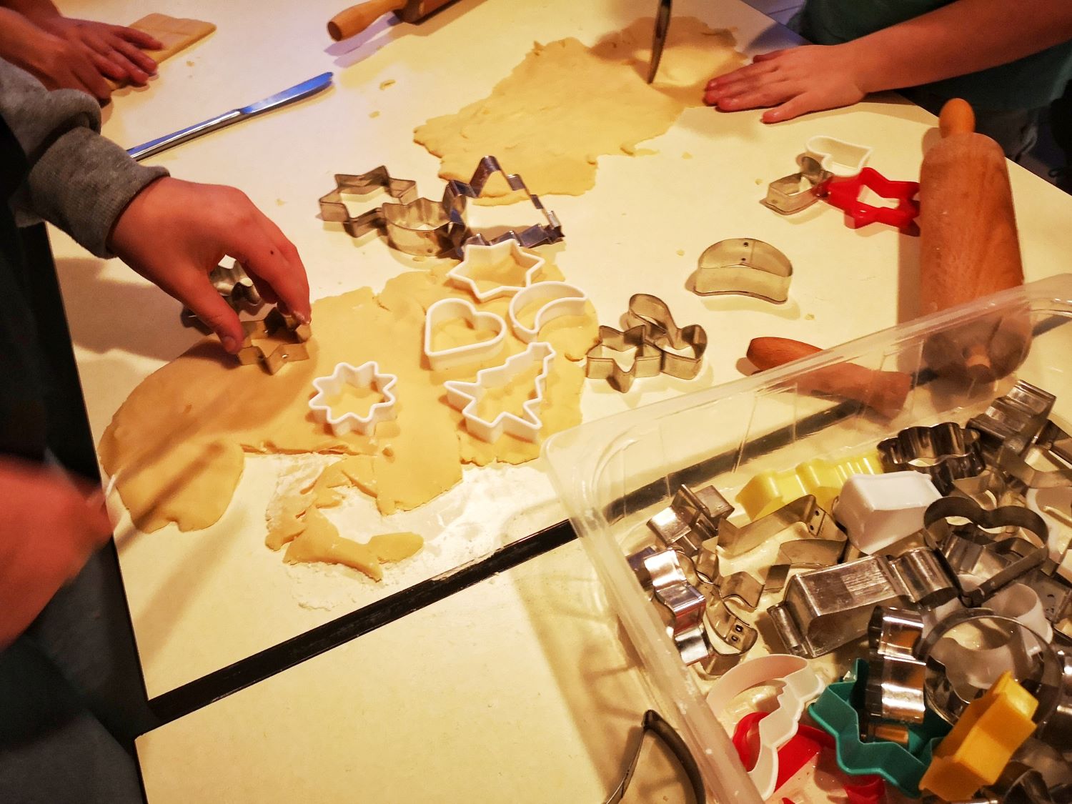 Plätzchen backen in der Kinder-Oase am 08.12.23