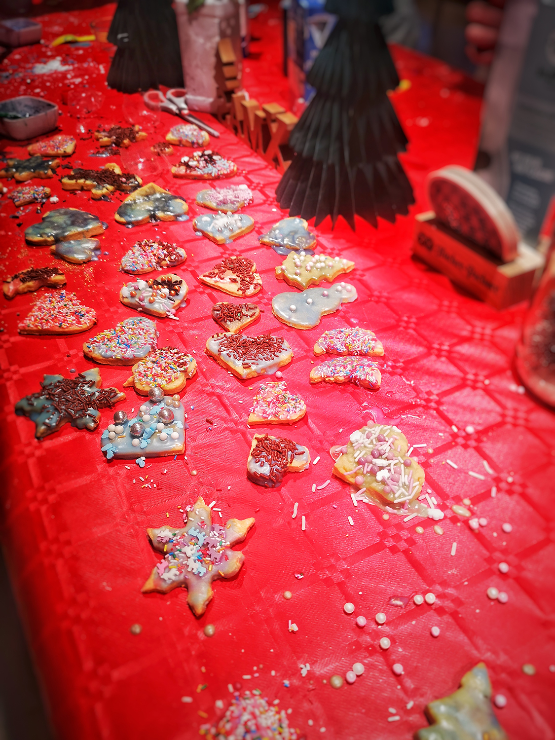 „Kochen und Kultur“ GOES Zukunftsmarkt – Plätzchen backen beim EDEKA Dorfmann in Nauen am 29.11.24