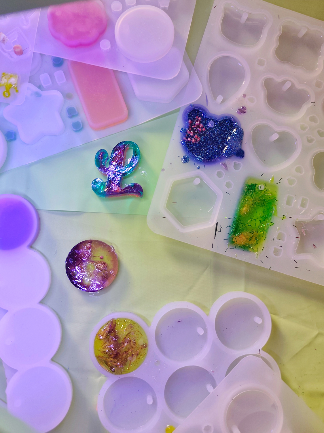 Kreativer Rückblick: Epoxidharz-Workshop im Nachbarschaftstreff am 21.01.2026