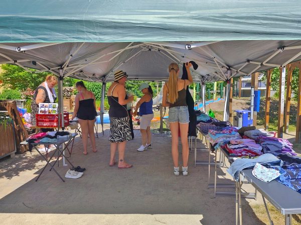 Erfolgreicher Kleidertausch- & Verschenkmarkt im Nachbarschaftsgarten „Grünes Eck“